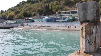 Реконструкция ялтинского пляжа затягивается на неопределенный срок