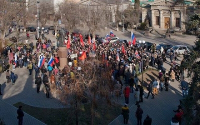 На митинге в Севастополе не дали выступить стороннику Украины
