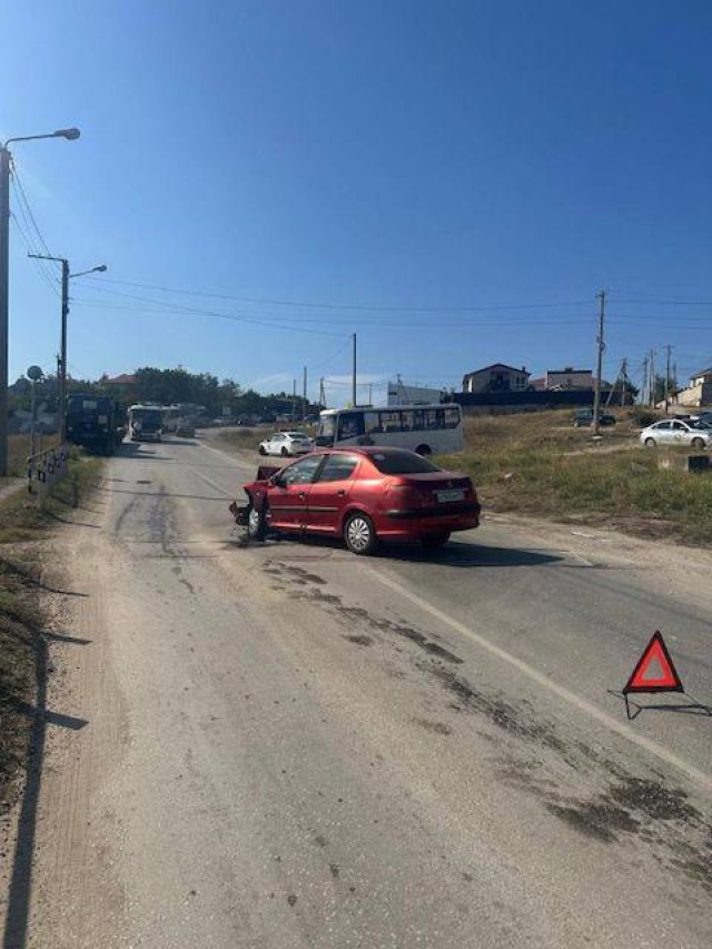 Под Севастополем в ДТП пострадала 40-летняя женщина-водитель