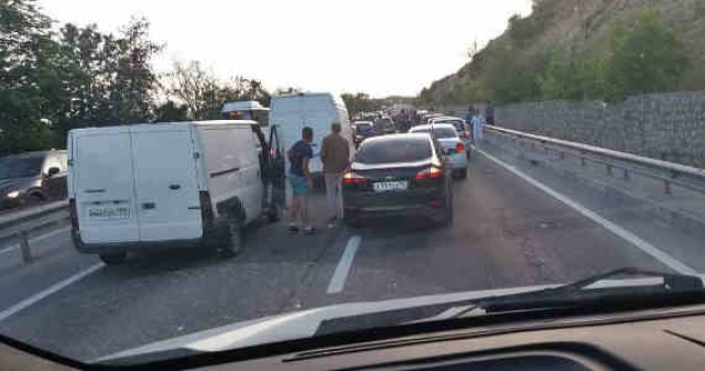 На подъеме у Ялтинского кольца столкнулись два мотоцикла