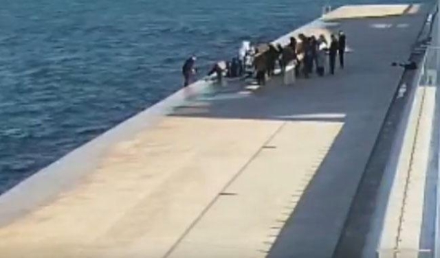 В Севастополе прохожие спасли 13-летнего подростка, упавшего в море