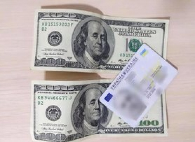 На КПВВ «Чонгар» пограничники задержали гражданина, попытавшегося дать взятку