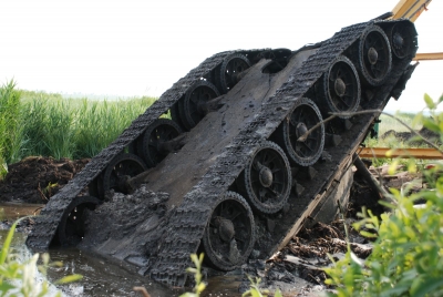 На Симферопольской трассе длинномерный тягач не вписался поворот