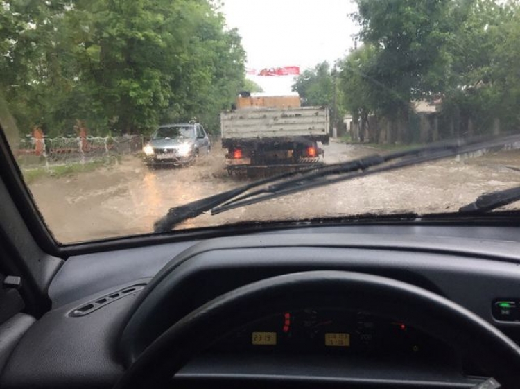 Полноценной системы ливневой канализации в Симферополе пока не будет (видео)