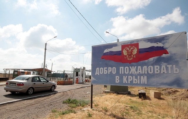 На пунктах пропуска у жителей Крыма отбирают украинские продукты