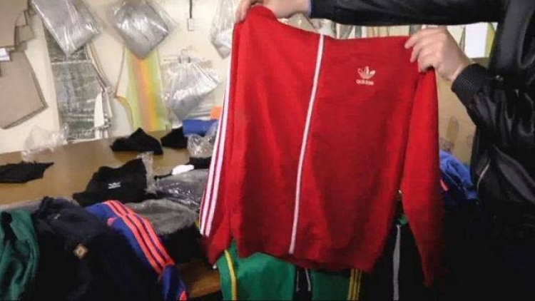 В Симферополе предприниматель торговал спортивной одеждой под известными мировыми брендами