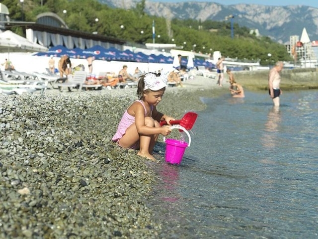 Ялтинские пляжи открыты для купания - запрет снят