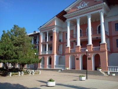 Власти снова пытаются продать детский санаторий в Евпатории