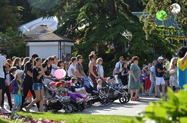 Традиционный парад близнецов в сопровождении силовиков прошел в Ялте