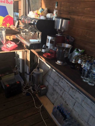 Жители Ялты возмущены - на месте снесенного «Старика Хоттабыча» открылось ночное питейное заведение