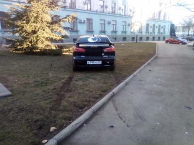 «Mitsubishi Lancer» едва не протаранил совет министров