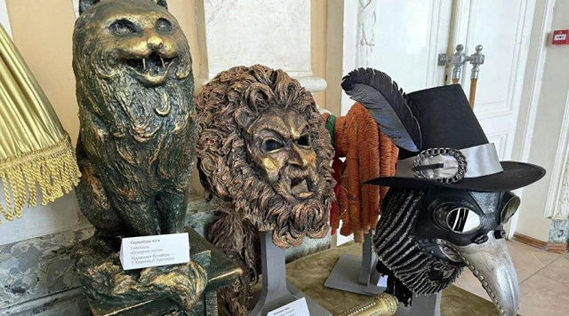 В Симферопольском театре открылась выставка к его 205-летию