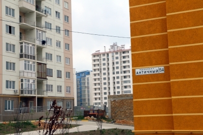 Губернатор Севастополя вместе с чиновниками посетил новостройки