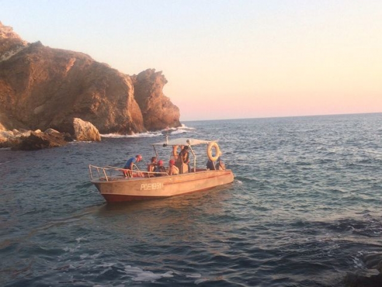 Вчера под Балклавой едва не утонул прогулочный катер