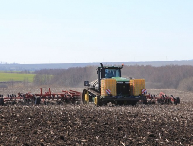 В Крыму началась весна, а вместе с ней – и посевная