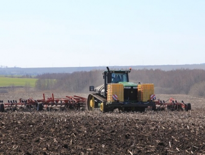 В Крыму началась весна, а вместе с ней – и посевная
