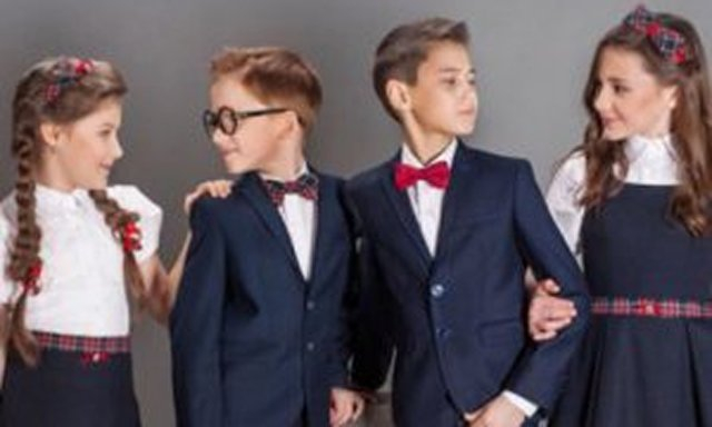 Крымских школьников хотят одеть в единую – темно-синюю – форму