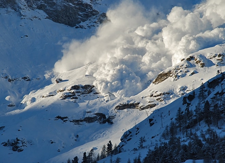 В Крымских горах сохраняется опасность схода снежных лавин