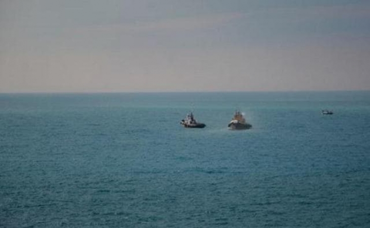 Буксир «Коломит» задымился при швартовке круизного лайнера (видео)