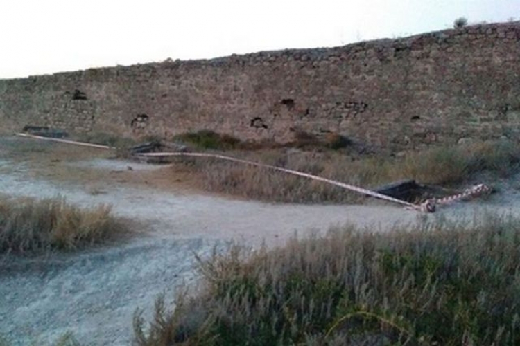 В Генуэзской крепости в глубокий колодец упала девочка-подросток