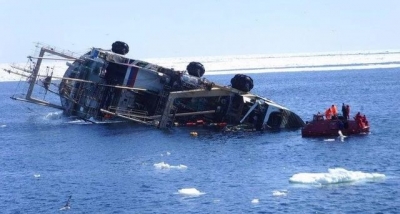 Четверо моряков едва не утонули вместе с рыболовецкой яхтой