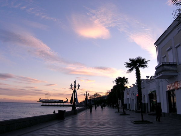 В Ялте проводят благоустройство территории