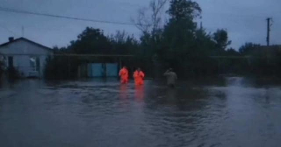 Долгожданный дождь в Крыму принес проблемы - затоплены придомовые территории