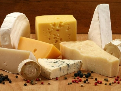 В Севастополе изъяли и уничтожили европейские сыры и мясо