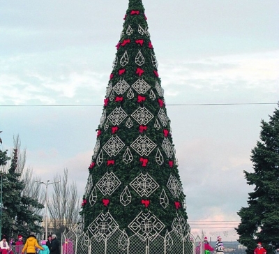 В Керчи не торопятся ставить городскую елку
