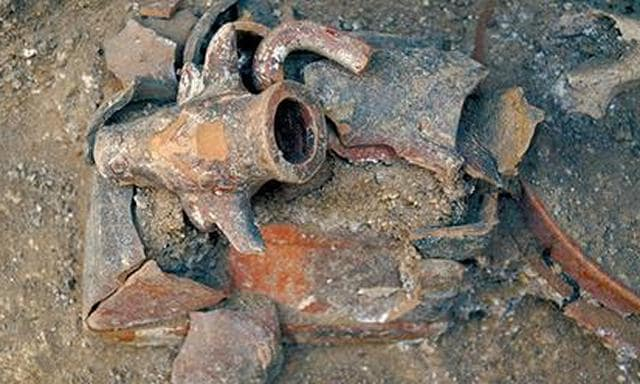 В некрополе под Севастополем найден редкий римский сосуд в форме быка