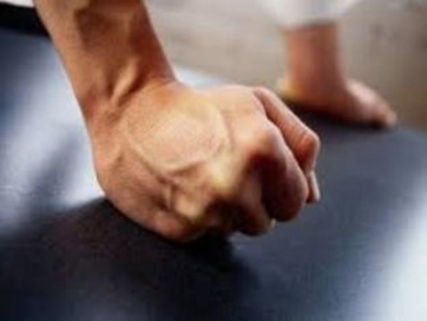 После встречи с законным мужем, любовник находится без сознания