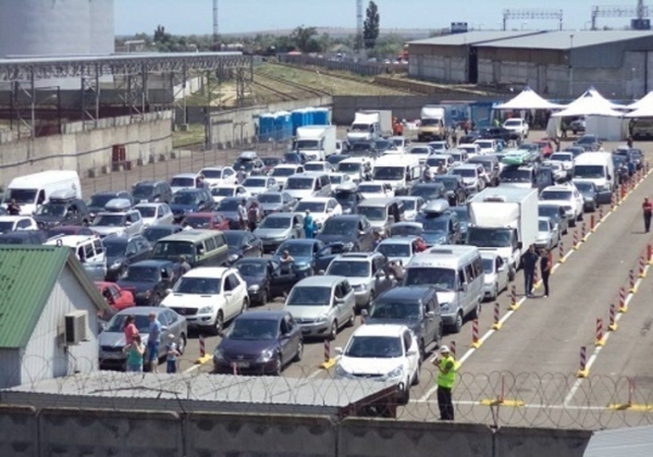 Переправа заработала после шторма