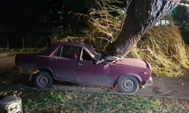 Крым накрыл ураган – есть пострадавшие, без света остались 56 тыс. человек (видео)