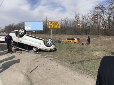 В воскресенье на Евпаторийском шоссе столкнулись две иномарки