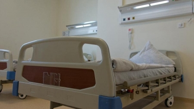 В инфекционной больнице Севастополя медики оставили больных в одном помещении с мертвым телом