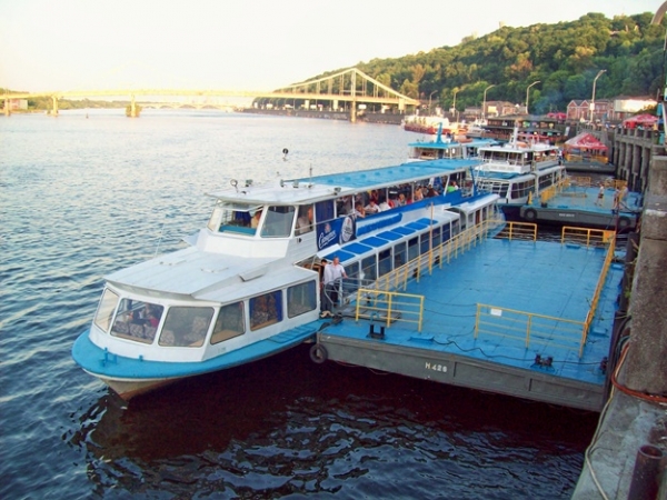 В ручном режиме в России решили проблему малых судов полуострова