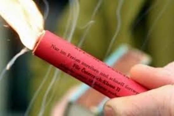 2-летнего ребенка закидали петардами