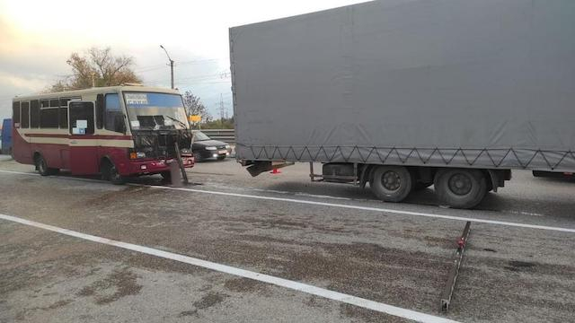 В ДТП под Симферополем пострадали 6 человек, в том числе, несовершеннолетний