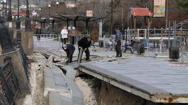 В Судаке приступили к ремонту городской набережной