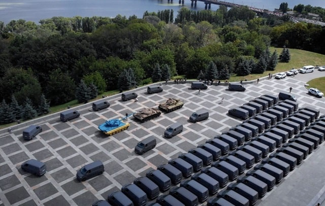 Фонд MK Foundation передав ще 100 мікроавтобусів Volkswagen для українських прикордонників