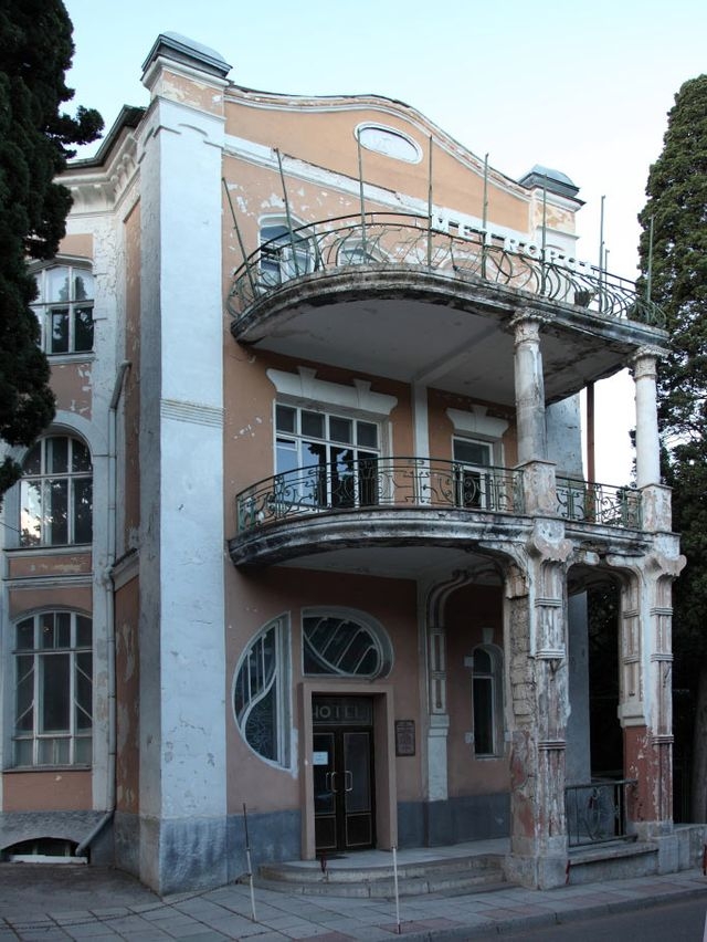 Отель «Метрополь» в Ялте продан за $3 000 000