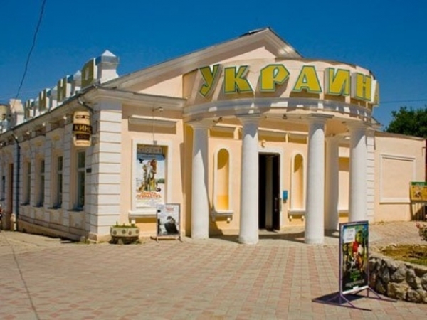 Супермаркет на месте кинотеатра