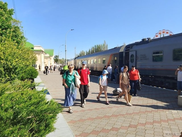 В Феодосию прибыл первый пассажирский поезд из Москвы