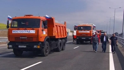 Открывая Крымский мост, российские власти запретили судам проход по проливу