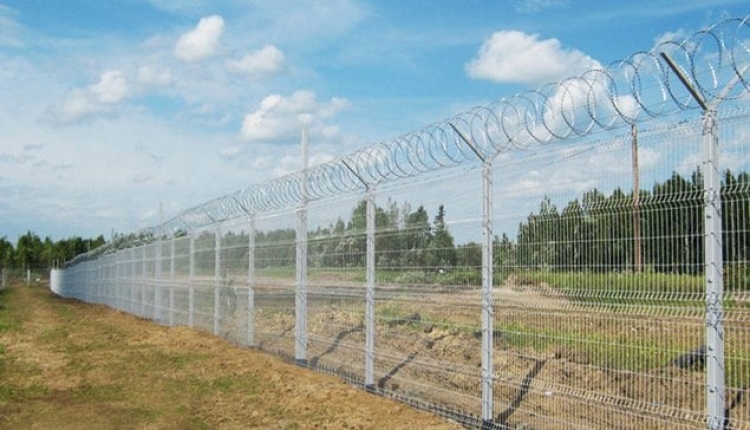 Крымские оккупанты хотят отгородиться от Украины специальным ограждением?