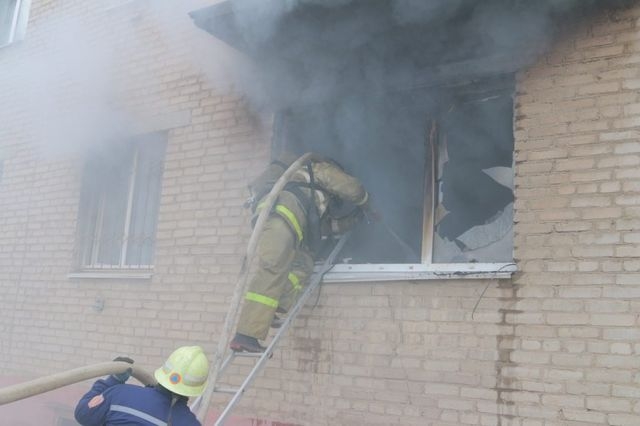 На пожаре в столице Крыма спасены три человека