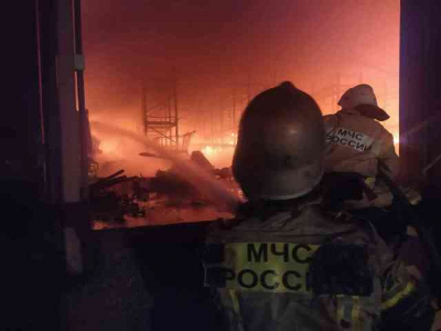 В Первомайском районе сгорел овощной склад площадью 700 кв. метров