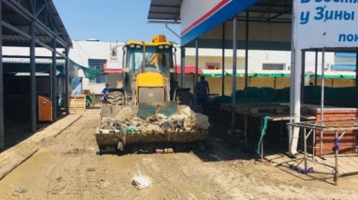 Спасатели, военные, жители – тысячи людей расчищают Керчь от мусора и грязи