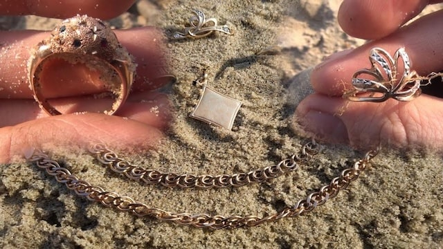 Житель Симеиза ограбил на пляже новую знакомую из Москвы