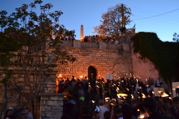 В Керчи состоялось факельное шествие